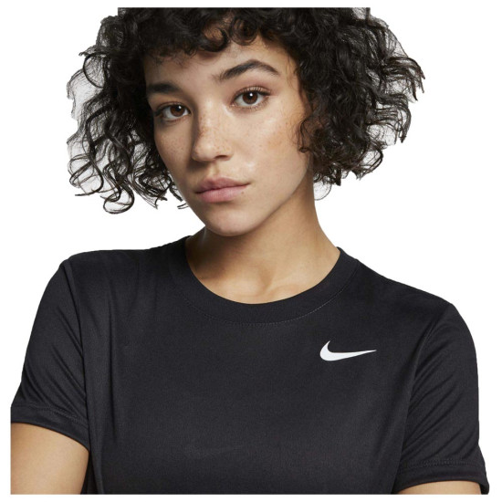 Nike Γυναικεία κοντομάνικη μπλούζα Dri-Fit Legend Nike Γυναικεία κοντομάνικη μπλούζα Dri-Fit Legend